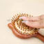 Lược đệm khí chuôi gỗ hình mèo dễ thương dùng massage da đầu và gỡ rối tóc | MỸ NGHỆ DƯỠNG SINH HT