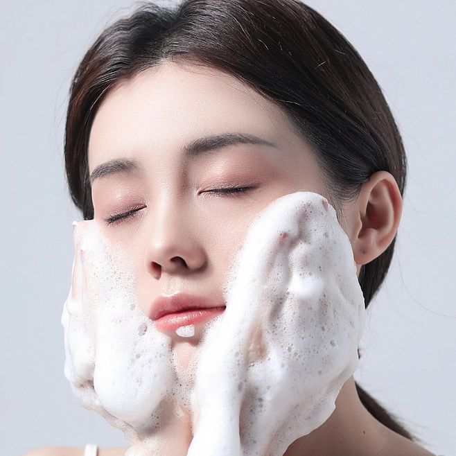 Sữa Rửa Mặt Dưỡng Ẩm Và Làm Sáng Da Deve Amino Face Wash 170G