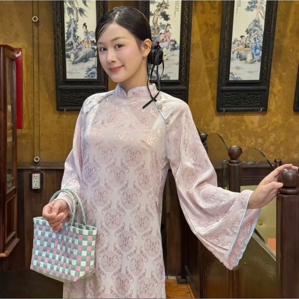 Áo dài gấm cách tân Du Miên đính tag hoa, áo dài cách tân kèm quần lụa LABEL AD20