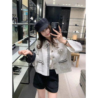 Áo khoác dạ tweet dáng ngắn form loe cổ tròn đính hoa trà phong cách tiểu thư