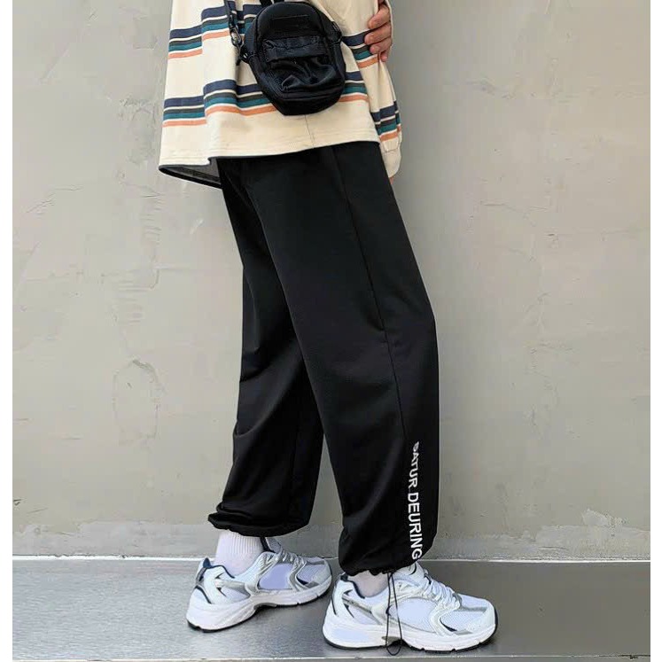 Quần nỉ jogger phối chữ thêu nam nữ ống bó và suông mặc hai kiểu thời trang phong cách basic SATUR L1