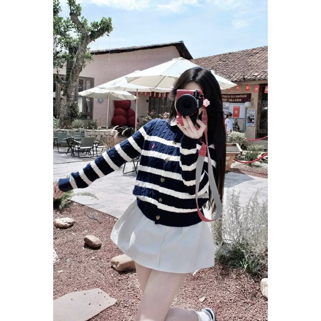 Thanhhuyenclothings2 - Áo len dệt kim phối kẻ hình thêu basic