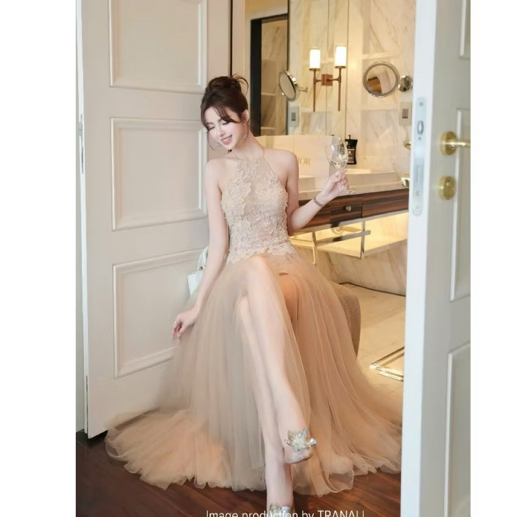 Đầm dự tiệc ren cổ yếm đắp hoa tùng váy lưới xoè rã mảnh sang trọng