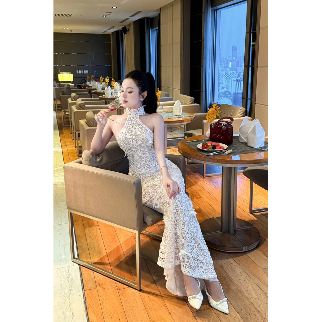 Đầm maxi ren cổ yếm dáng body đui cá hở lưng
