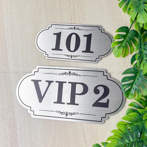 Bảng số phòng, phòng VIP bằng alu – có sẵn băng dính tiện lợi, phù hợp cho Khách sạn và Homestay.