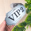 Bảng số phòng, phòng VIP bằng alu – có sẵn băng dính tiện lợi, phù hợp cho Khách sạn và Homestay.
