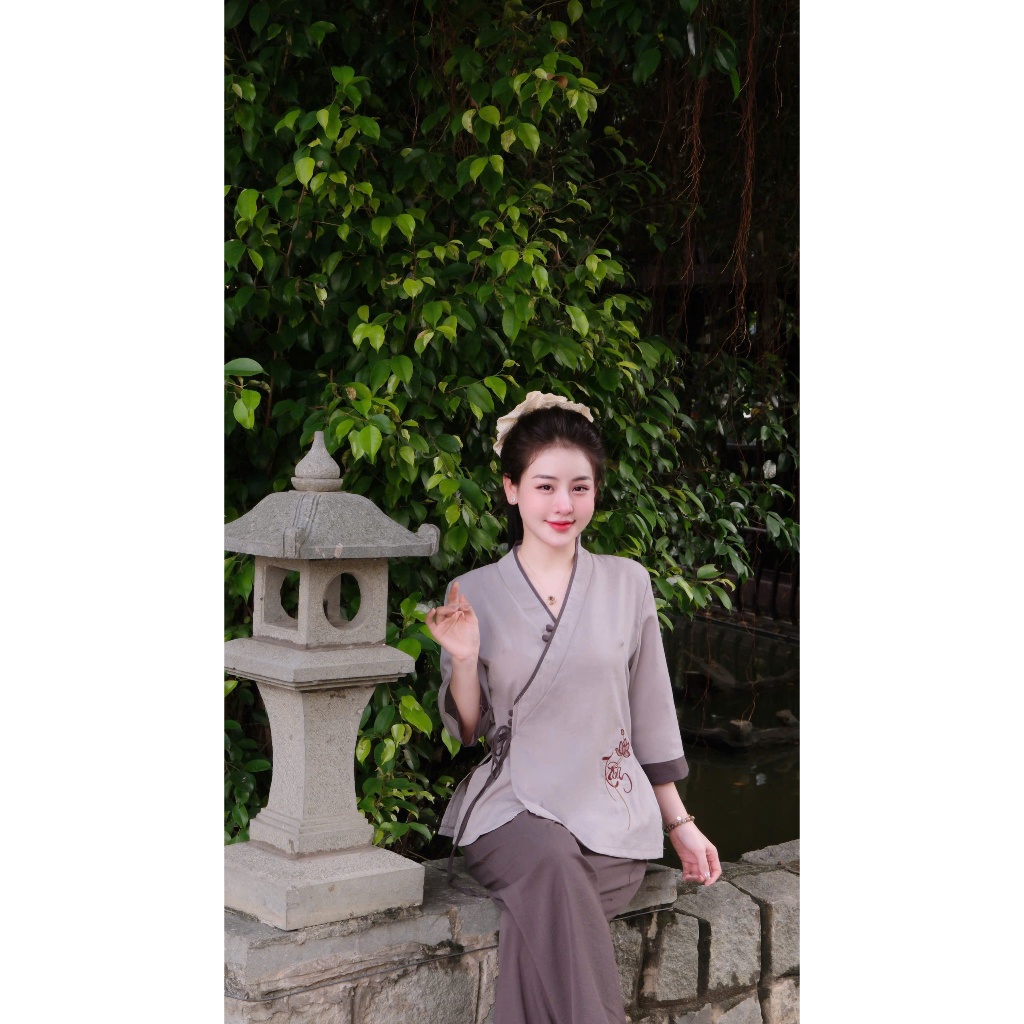 Bộ đồ đi chùa vạt chéo thêu Tâm đũi xước mềm mịn Pháp phục lễ chùa tay lỡ đũi mát Thanh lịch