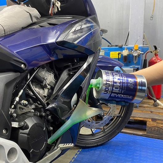 Dầu Nhớt Xe Máy Voltronic Evo Moto 10w40 Tặng 1 Súc Động Cơ, 1 Phụ Gia Nhớt Mới