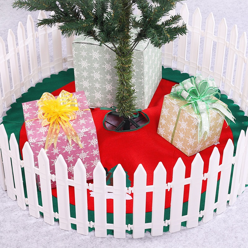 Hàng rào nhựa trắng trang trí cây thông Noel