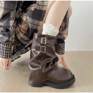 Bốt lửng ống đứng Martine mũi tròn chất da lỳ gắn hai khuy mẫu xinh hàng cao cấp