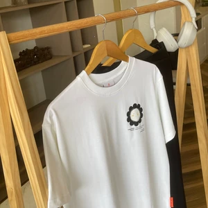 Áo thun basic CSLAVIE – cotton mềm không nhăn, form chuẩn unisex – trắng đen hồng xanh - Áo oversize