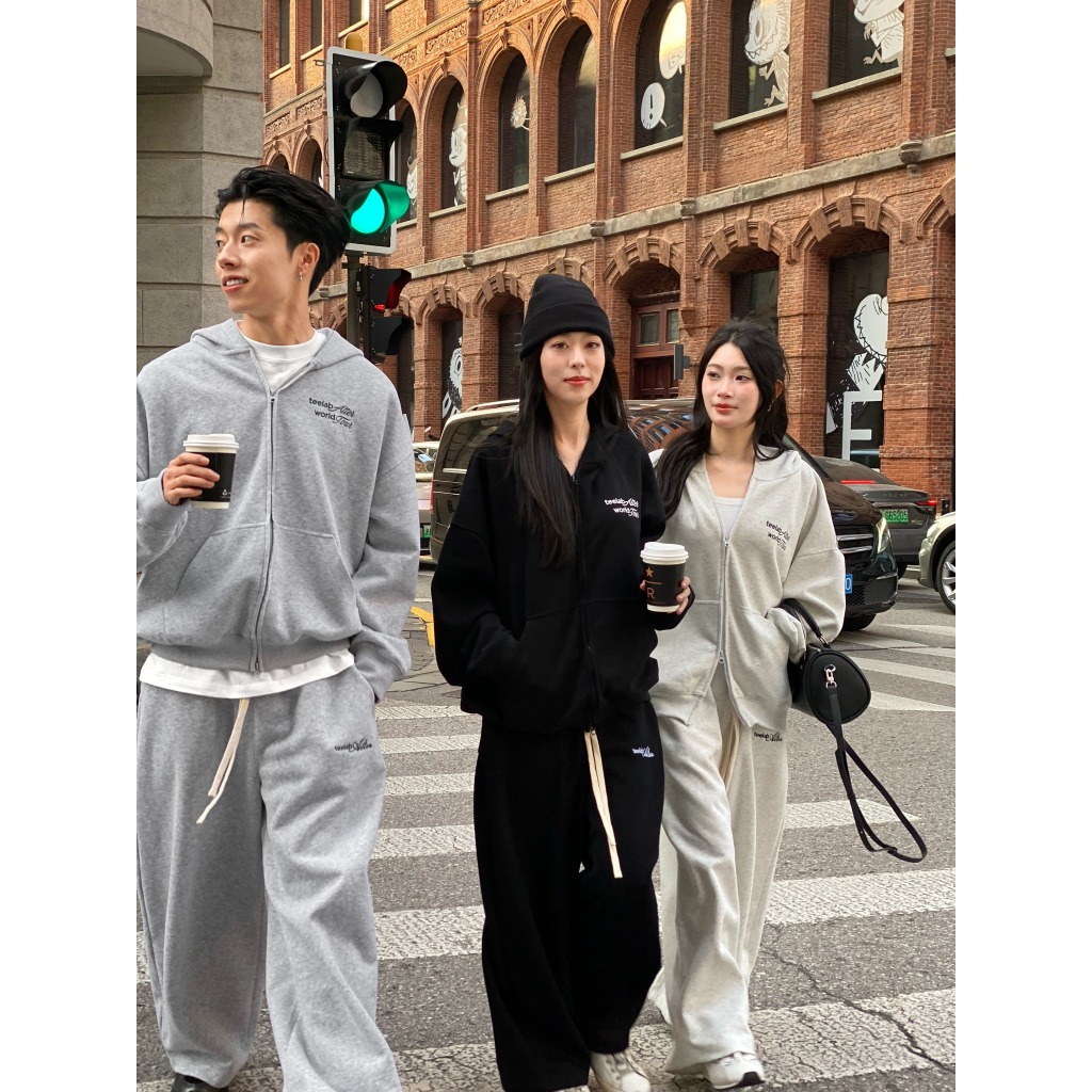 [NEW ARRIVAL] Quần Dài Nỉ Ống Rộng Logo Thêu Teelab World Tour Collection Unisex PS125