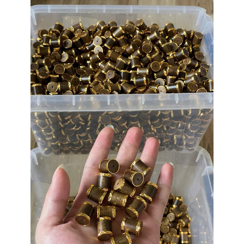 Vòng trầm hương bọc vàng cao cấp sang trọng