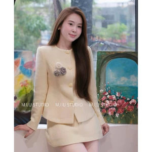 MIU.STUDIO • Set áo khoác dạ tweed cổ tròn dài tay đính khuy bọc ( kèm hoa cài ) + chân váy chữ A - 1 màu siêu hot hit