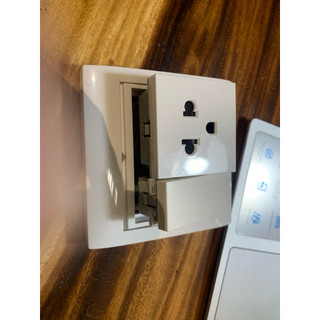 WS012 +WGSM16EA - BÔ CÔNG TẮC Ổ CẮM  16A-HAGER