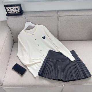 Cardigan cổ tròn trái tim , style hàn quốc