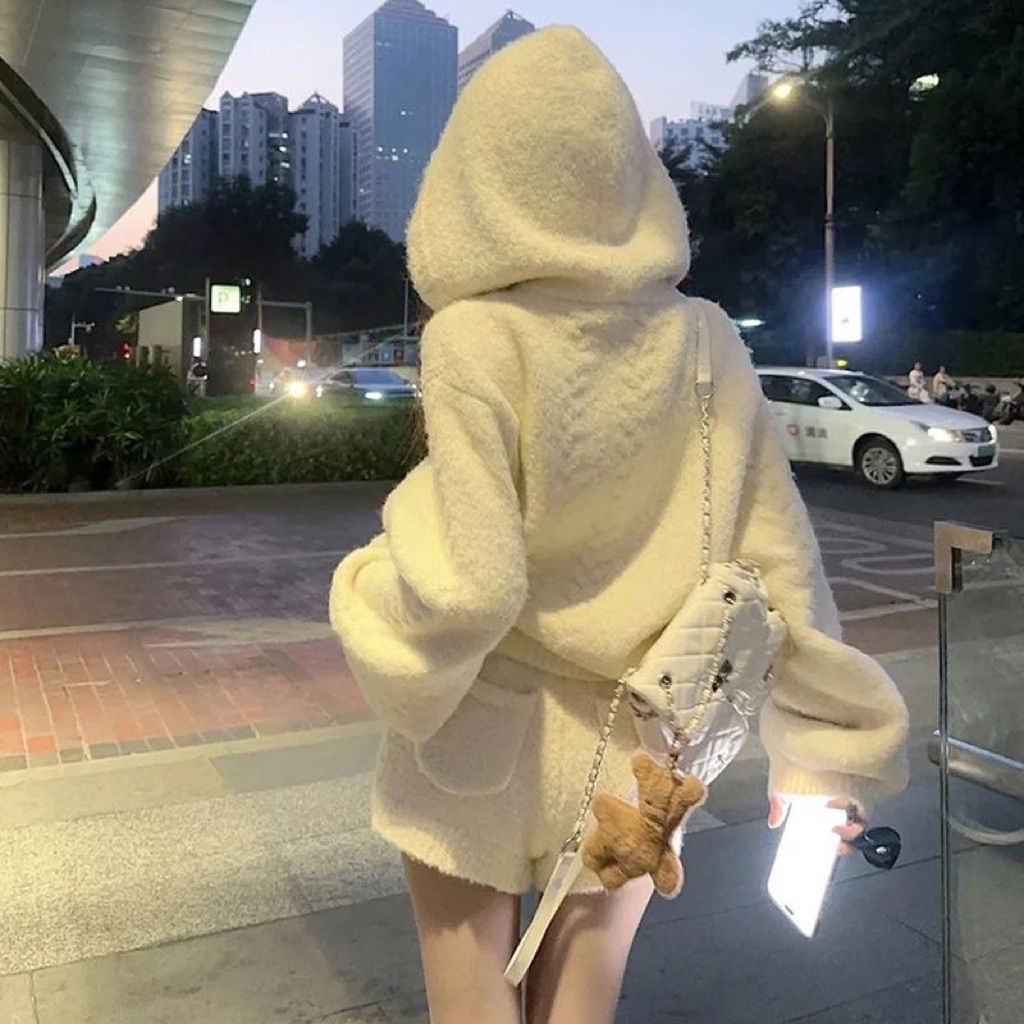 BỘ ÁO KHOÁC LEN LÔNG TRẮNG CÓ MŨ + QUẦN SHORT-size M-XL