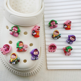 Bộ 12 Sticker, Charm 3D chủ đề bà thím DIY gắn Dép Sục, Cá Sấu JB-149 Mita