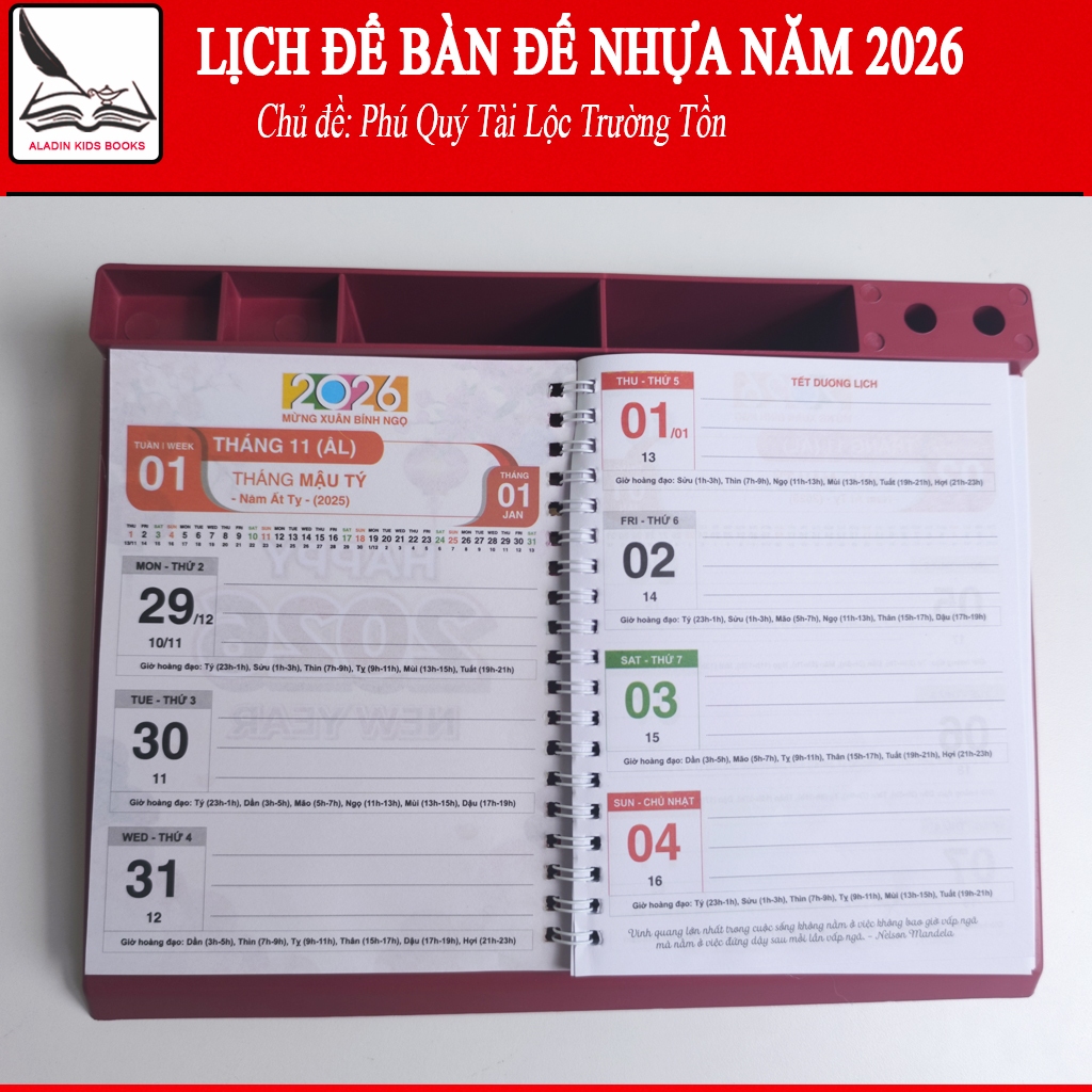 Lịch Để Bàn Đế Nhựa 2026  – Lò Xo Giữa, Mẫu Tết “Chúc Mừng Năm Mới”, Khe Cắm Bút,Ngăn Đựng Namecard