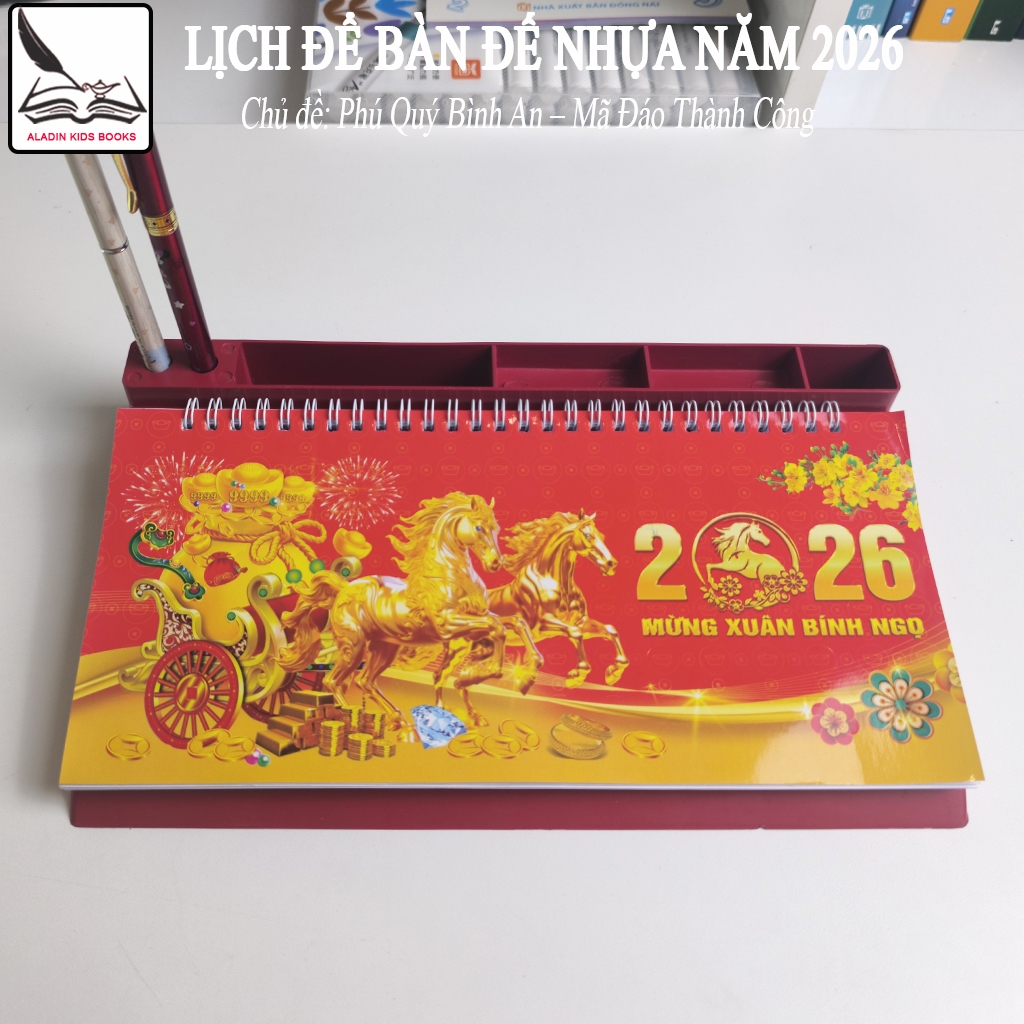 Lịch Để Bàn Đế Nhựa 2026 – Mẫu Mã Đáo Thành Công, Lò Xo Giữa, Trang Trí Bàn Làm Việc