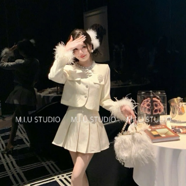 MIU.STUDIO • Set dạ tweed cổ viền ngọc tay phối lông cao cấp ,Áo khoác dạ kèm chân váy xếp ly-hàng 2 lớp dày dặn loại 1