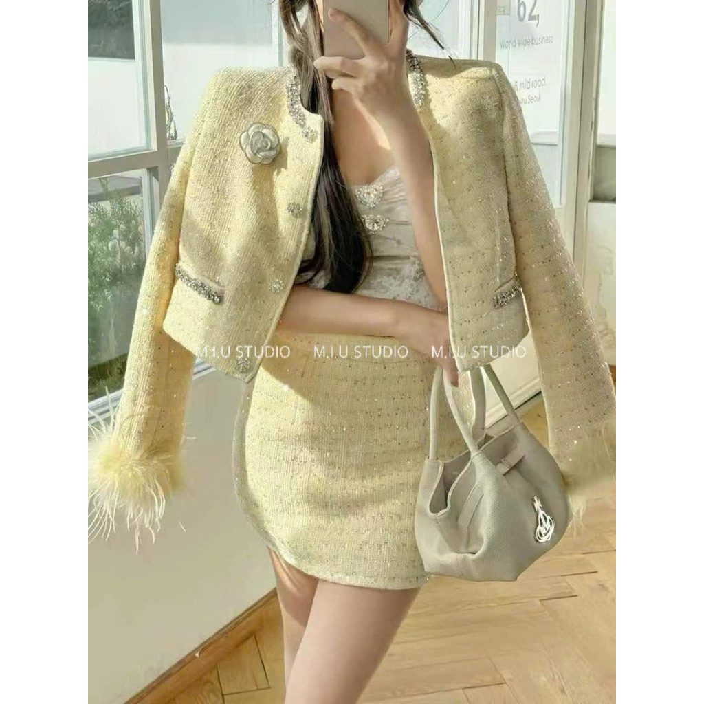 Set áo dạ tweed kim sa nữ sang chảnh , Áo khoác dạ dài tay phối lông kèm hoa cài + chân váy chữ A dáng ngắn • MIU.STUDIO
