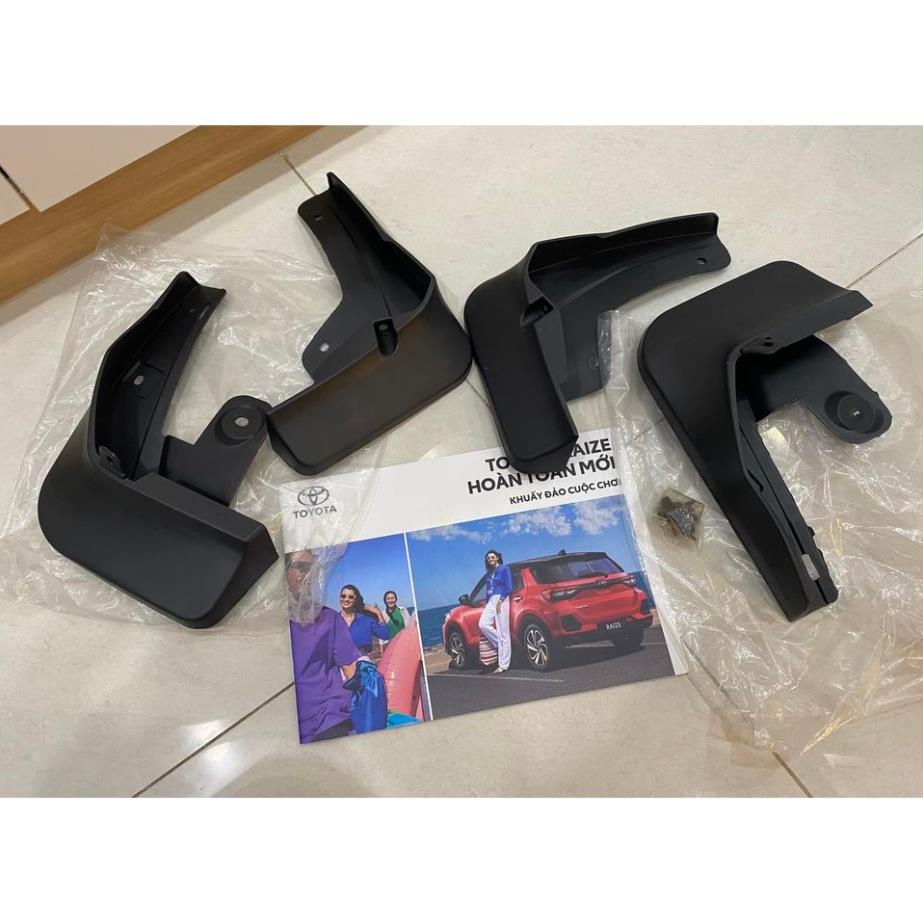 Bộ 4 chắn bùn nhựa dẻo xe Toyota Raize đời 2021 - HIỆN NAY + kèm ốc vít,chất liệu nhựa dẻo đàn hồi độ bền cao