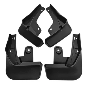 Bộ 4 chắn bùn nhựa dẻo xe Toyota Raize đời 2021 - HIỆN NAY + kèm ốc vít,chất liệu nhựa dẻo đàn hồi độ bền cao
