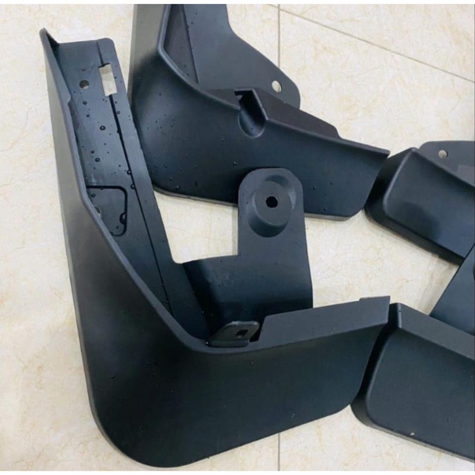 Bộ 4 chắn bùn nhựa dẻo xe Toyota Raize đời 2021 - HIỆN NAY + kèm ốc vít,chất liệu nhựa dẻo đàn hồi độ bền cao
