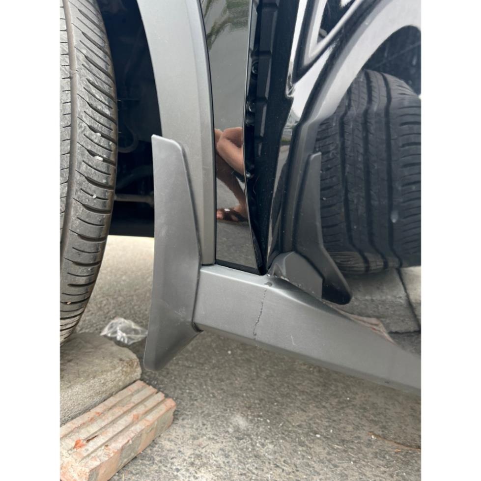 Bộ 4 chắn bùn nhựa dẻo xe Toyota Raize đời 2021 - HIỆN NAY + kèm ốc vít,chất liệu nhựa dẻo đàn hồi độ bền cao