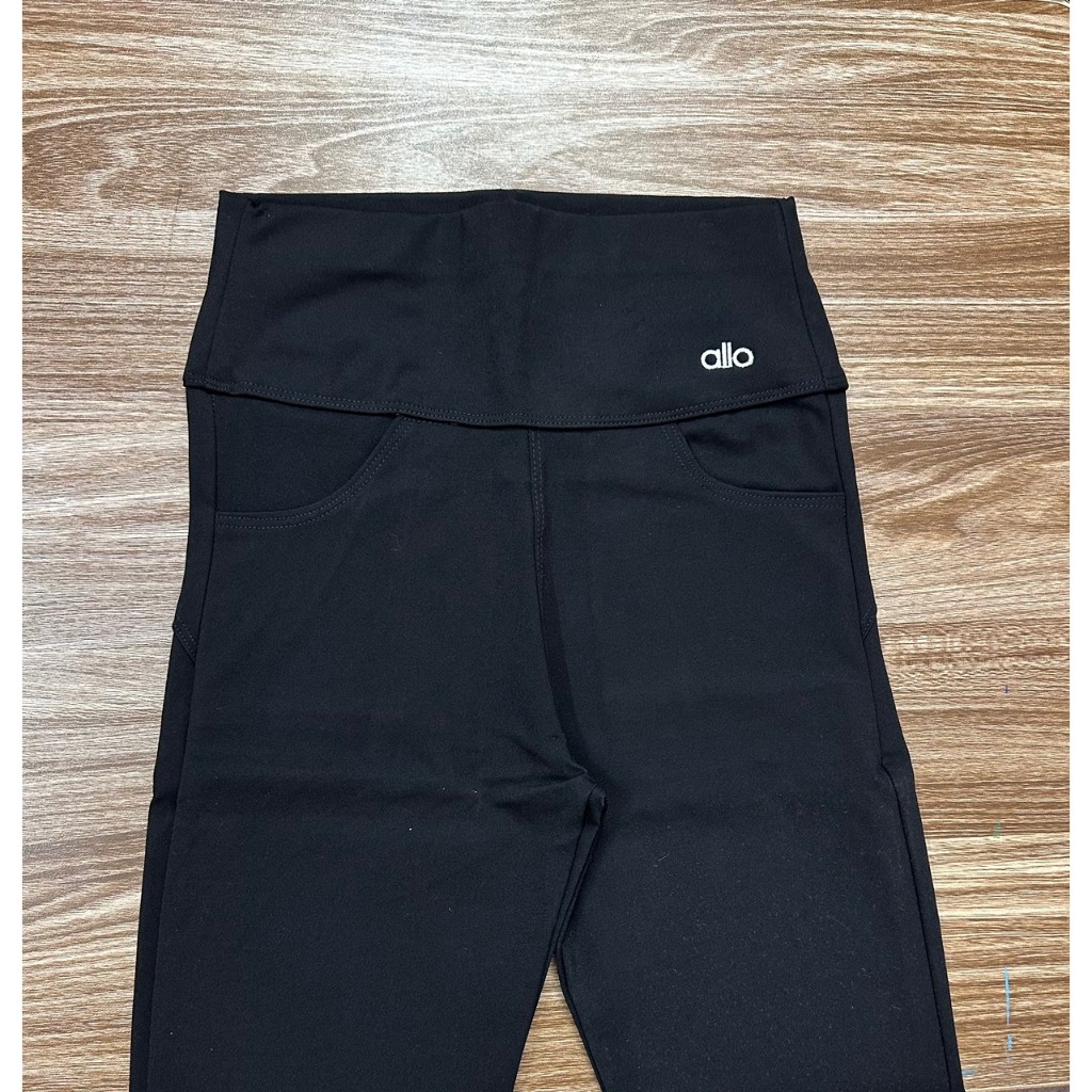 Quần Legging Cạp Cao Thêu Chữ Có 2 Túi Trước ,Gân Mông Tôn Dáng mã 699