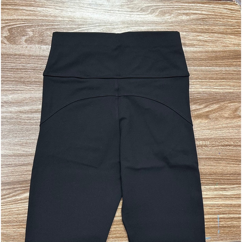Quần Legging Cạp Cao Thêu Chữ Có 2 Túi Trước ,Gân Mông Tôn Dáng mã 699