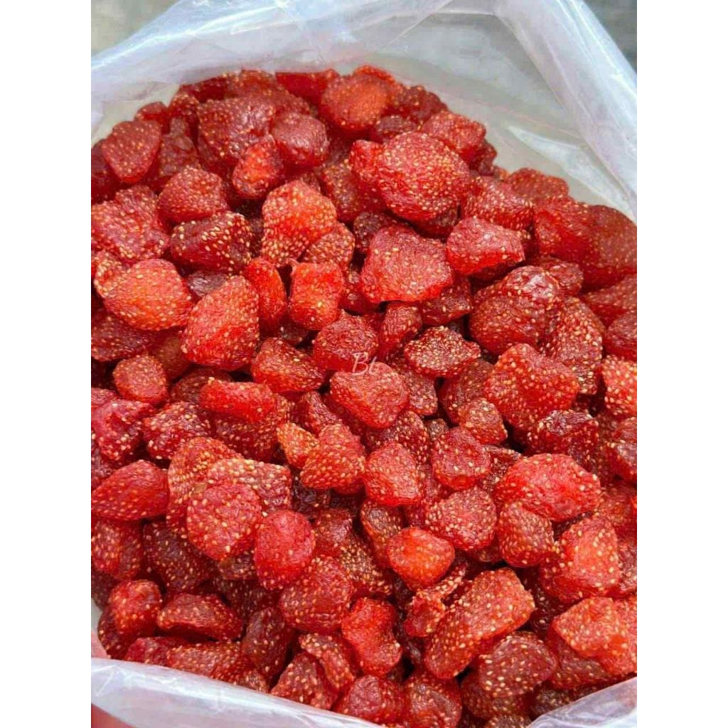 Dâu Tây Sấy Dẻo Thắm Khôi hộp 500gr Đặc sản Đà Lạt
