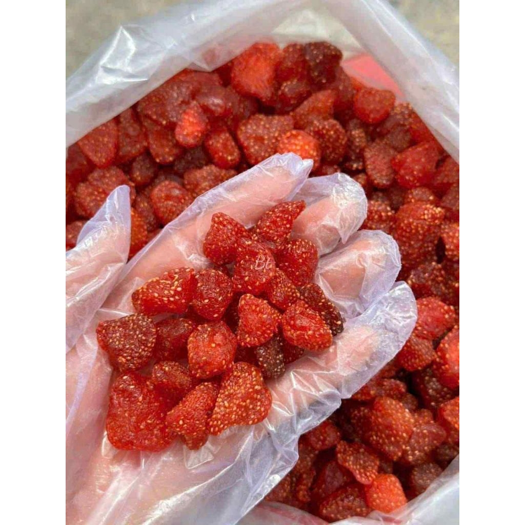 Dâu Tây Sấy Dẻo Thắm Khôi hộp 500gr Đặc sản Đà Lạt