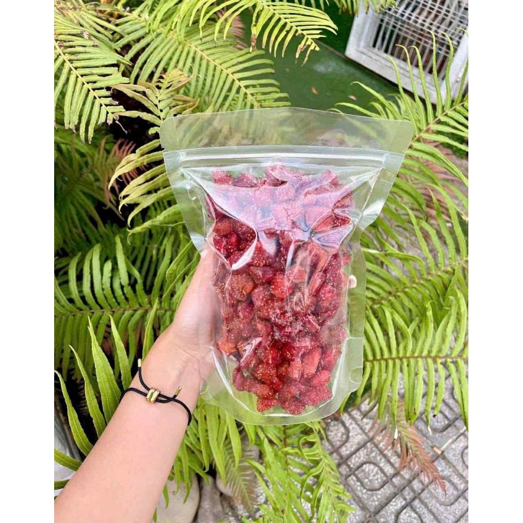Dâu Tây Sấy Dẻo Thắm Khôi hộp 500gr Đặc sản Đà Lạt