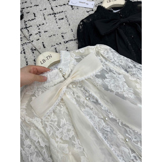 Áo sơ mi ren hoa dài tay cúc ngọc kèm tag nơ dài #85053