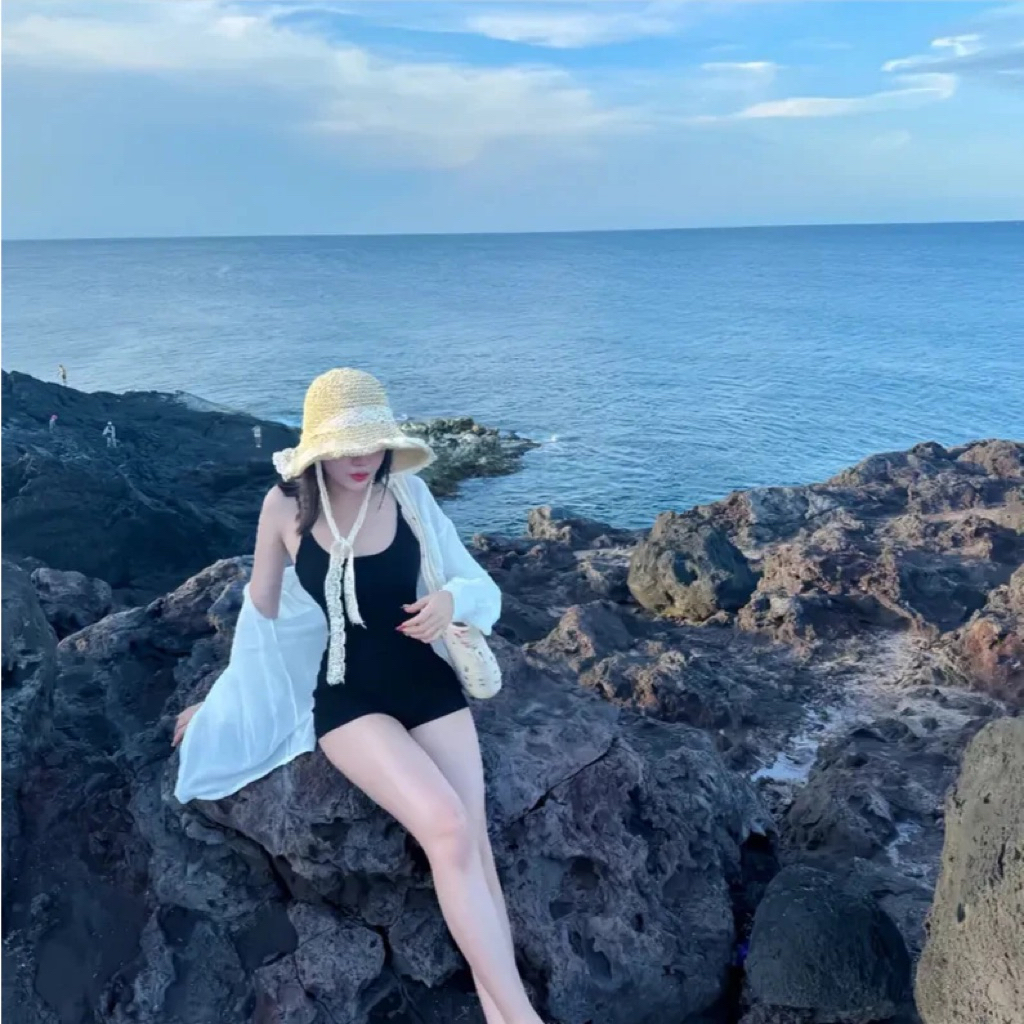 | LYN WEAR | Áo khoác sơ mi trắng nữ form rộng tay dài vạt bầu đũi voan xước mỏng nhẹ đi biển
