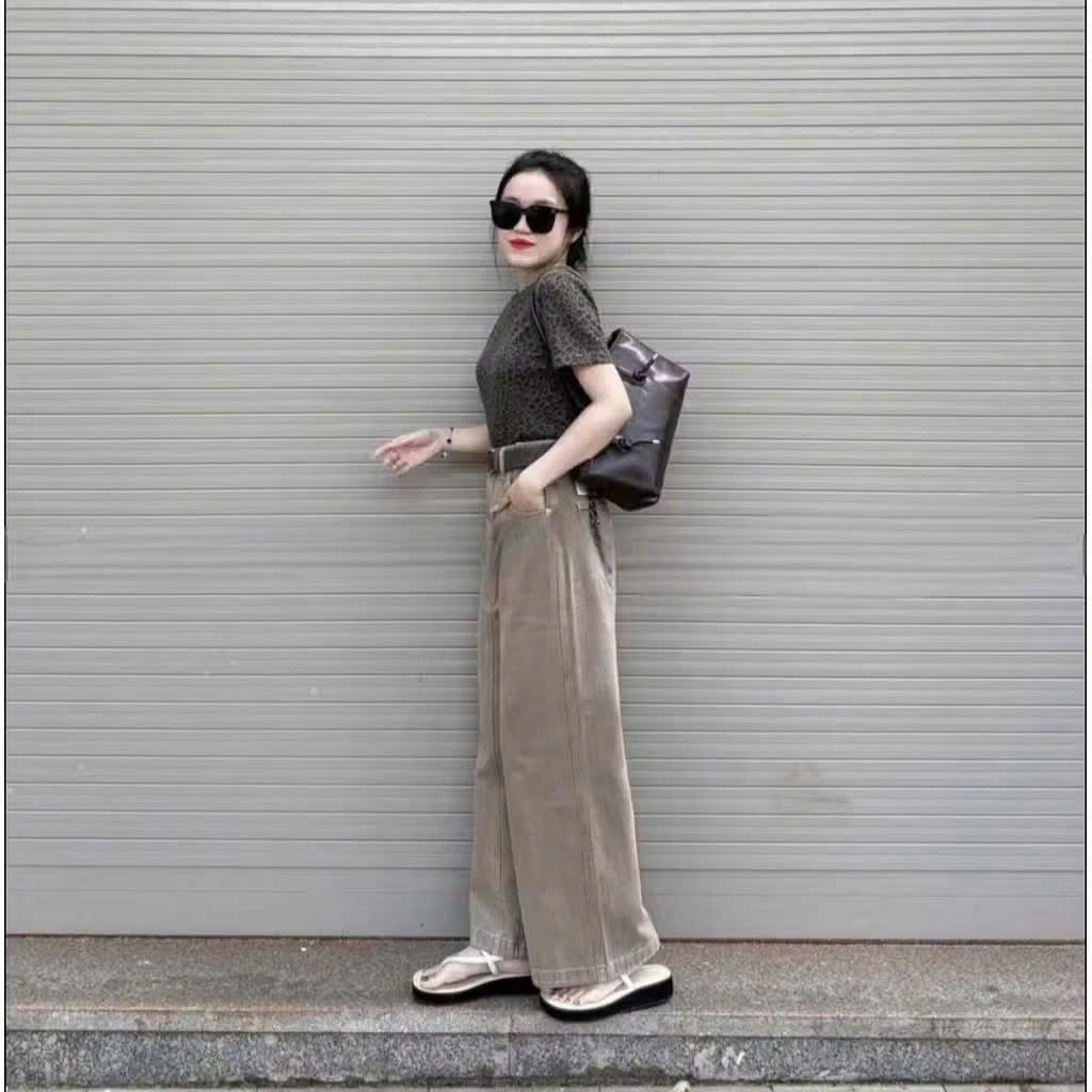Quần jean ống rộng cạp cao chắp thân trước màu nâu hót trend