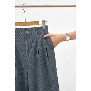 Quần Nữ Ống Rộng Dáng Suông Quần Kẻ Sọc Cạp Liền Chun Sau VIEN TRAN V64W25Q013
