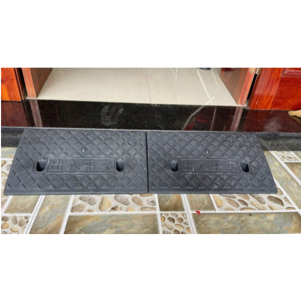 Cao 10cm,Bục dắt xe kích thước 50*27*10 cm, Cầu dắt xe máy bằng nhựa màu đen
