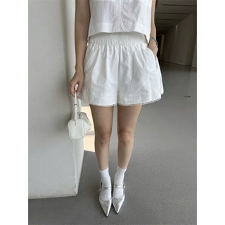 Lace Trim Short - Quần short Linen lai ren