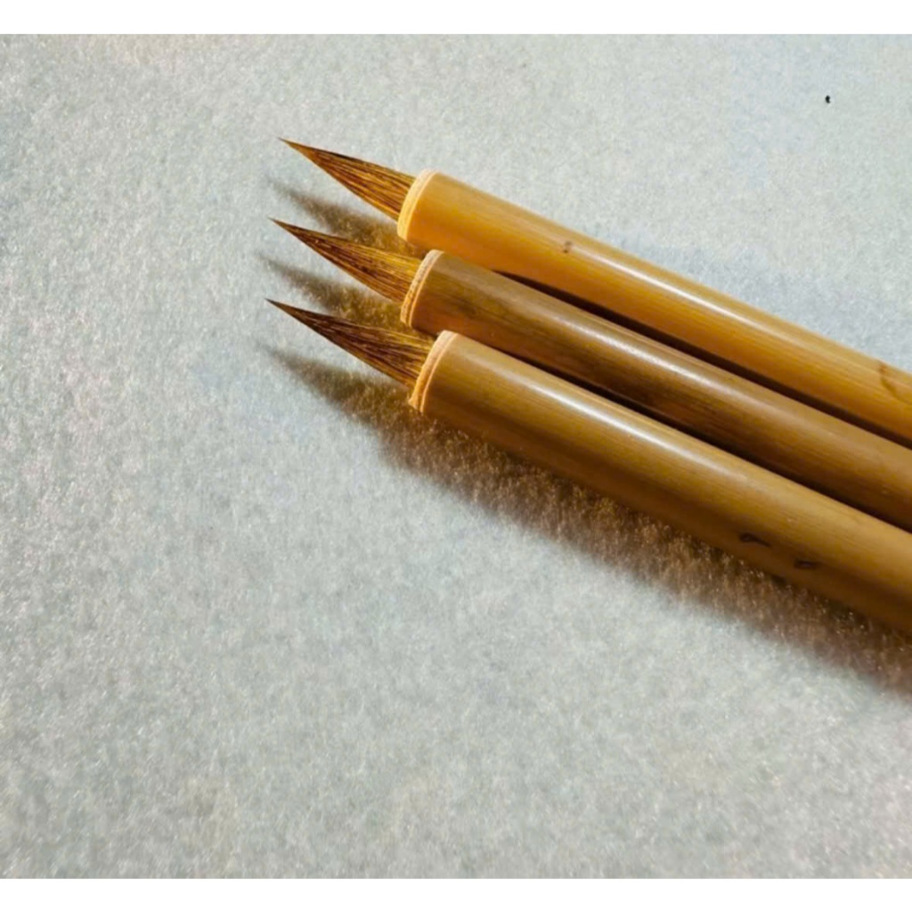 Bút lông để viết thư pháp tiểu tự. Bút lông thư pháp lông sói và lông thỏ xuất phong 2cm khẩu kính 0.6cm