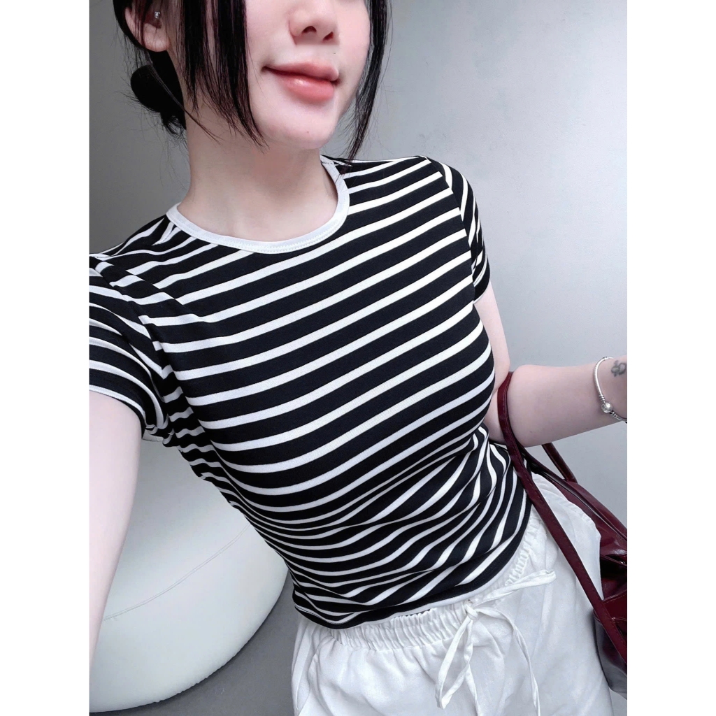 LYN WEAR | Áo Thun Nữ Kẻ Sọc Ôm Body Basic Cổ Tròn Tay Ngắn Co Giãn 4 Chiều, Thun Mềm Mịn Năng Động