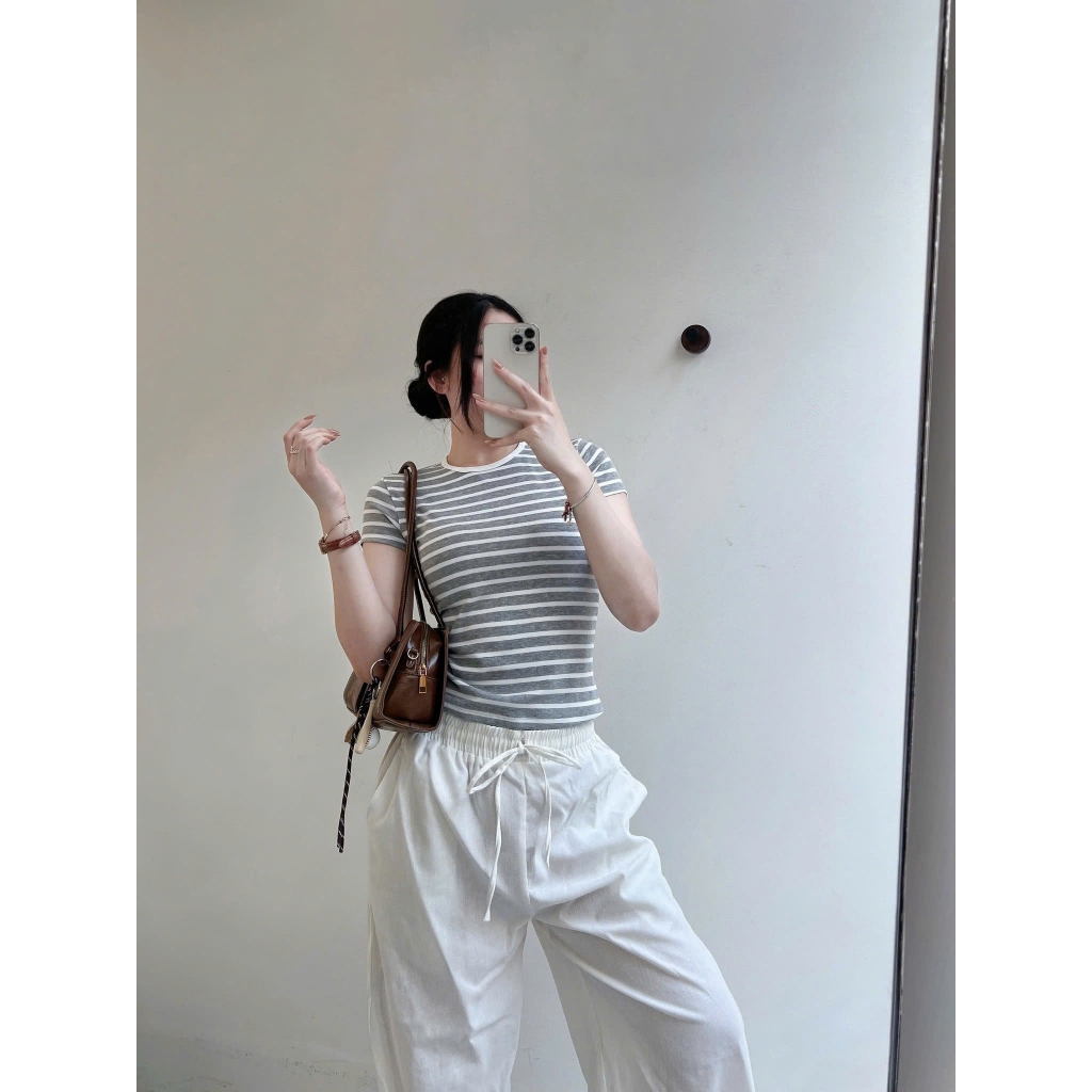 LYN WEAR | Áo Thun Nữ Kẻ Sọc Ôm Body Basic Cổ Tròn Tay Ngắn Co Giãn 4 Chiều, Thun Mềm Mịn Năng Động