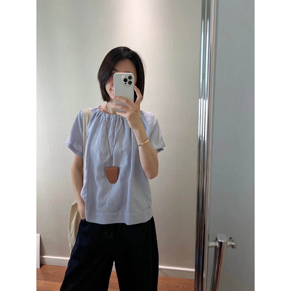 𝗠𝗮𝗱𝗶   A03 - Áo Linen cổ rút phối nút sau BEELY