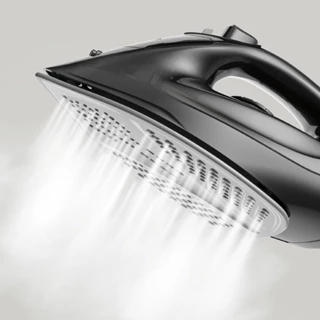 Bàn ủi hơi nước LocknLock ENI334BLK công suất 1800W, bình chứa nước dung tích 220ml, mặt đế phủ gốm ceramic - Màu đen