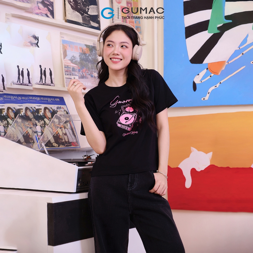 Áo thun nữ Gmorning - GUMAC cổ trong tay ngắn in art  YATF11028