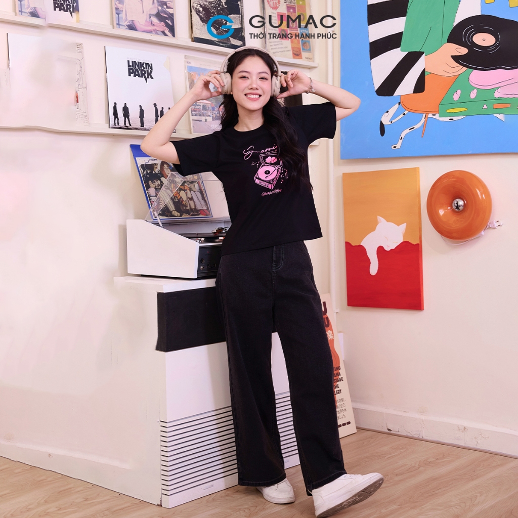 Áo thun nữ Gmorning - GUMAC cổ trong tay ngắn in art  YATF11028