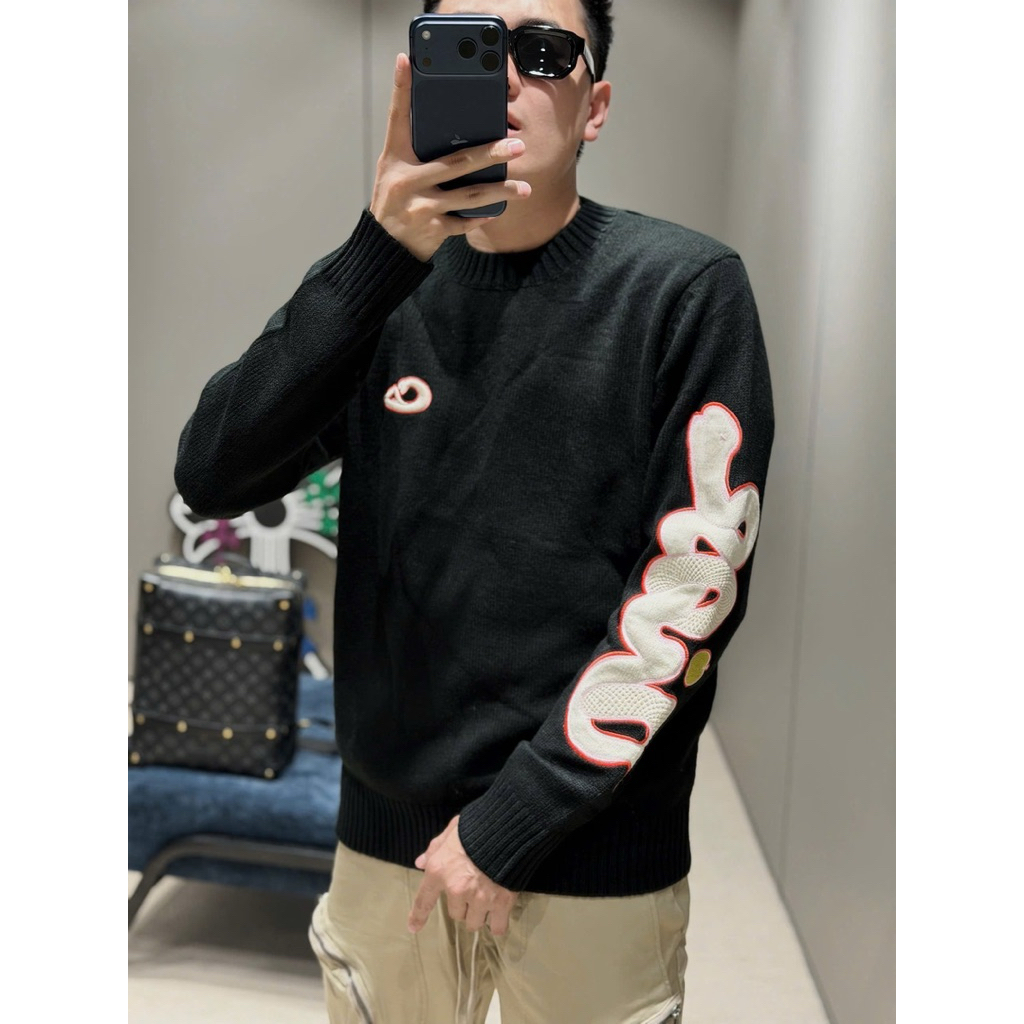 ⚡️[Hight Quality] Áo Sweater Len Sna1e Cổ Tròn Nam Nữ - Điểm Nhấn Thêu Hoạt Họa Tiết Tay Độc Đáo Loại 1