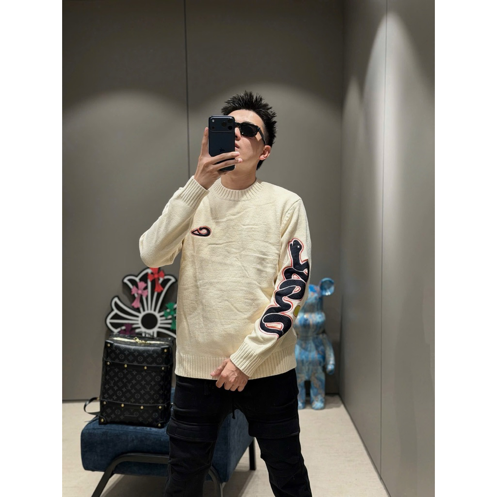 ⚡️[Hight Quality] Áo Sweater Len Sna1e Cổ Tròn Nam Nữ - Điểm Nhấn Thêu Hoạt Họa Tiết Tay Độc Đáo Loại 1